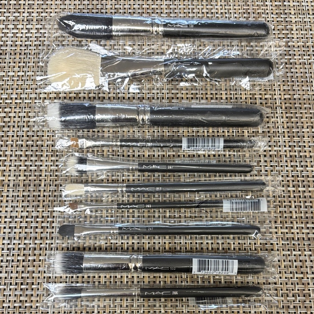 MAC COSMETICS NATURAL HAIR BRUSHES RARE ORIGINAL LOT OF 10 NEW